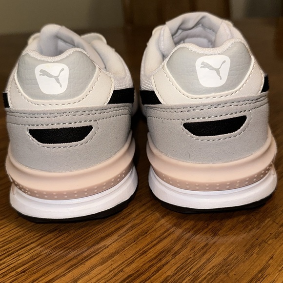 Puma Graviton Sneaker - Size 6 - Picture 5 of 9